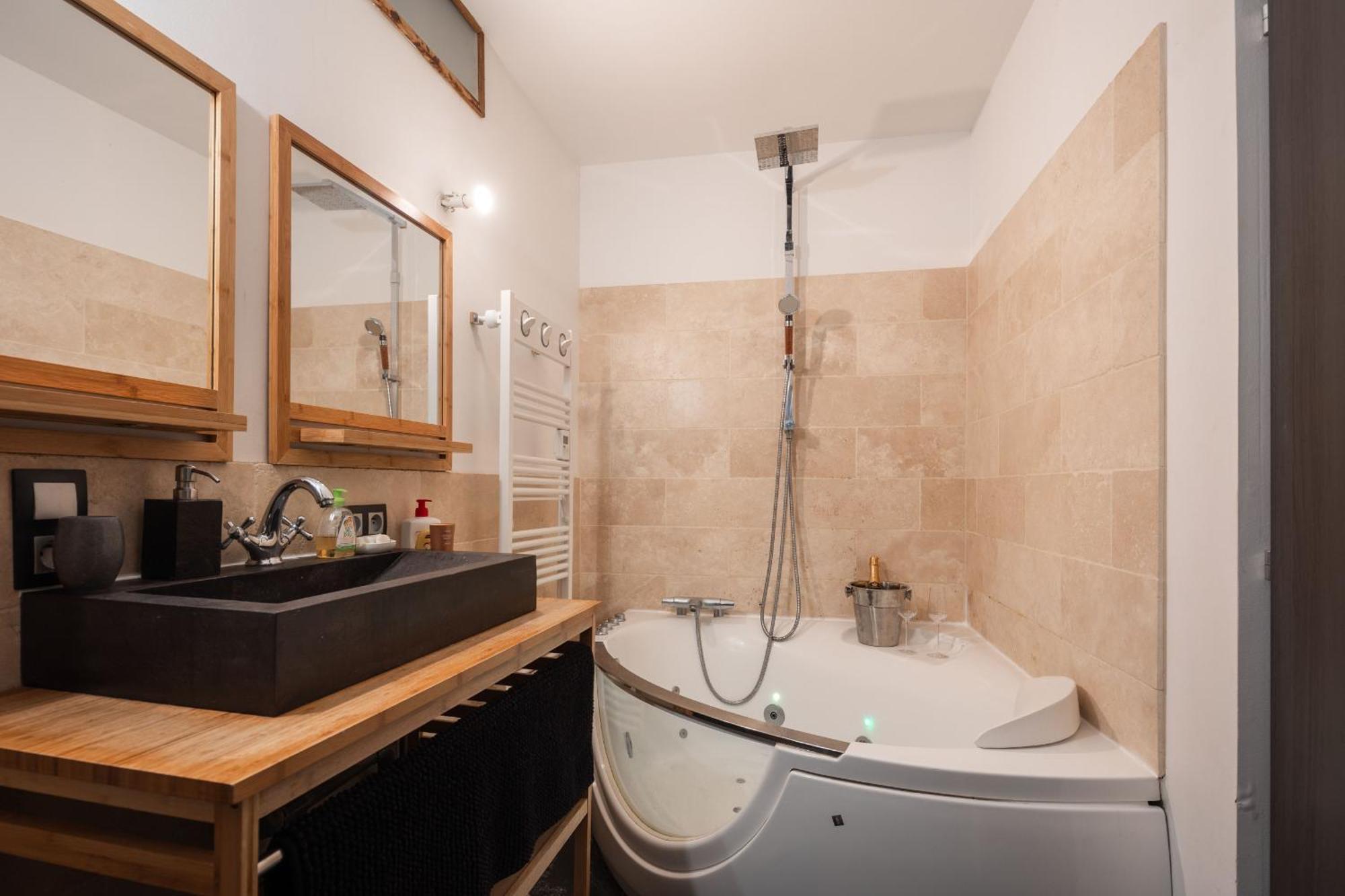 Appartement Spacieux Au Coeur D'Angers Etage 1 - 6 Personnes エクステリア 写真